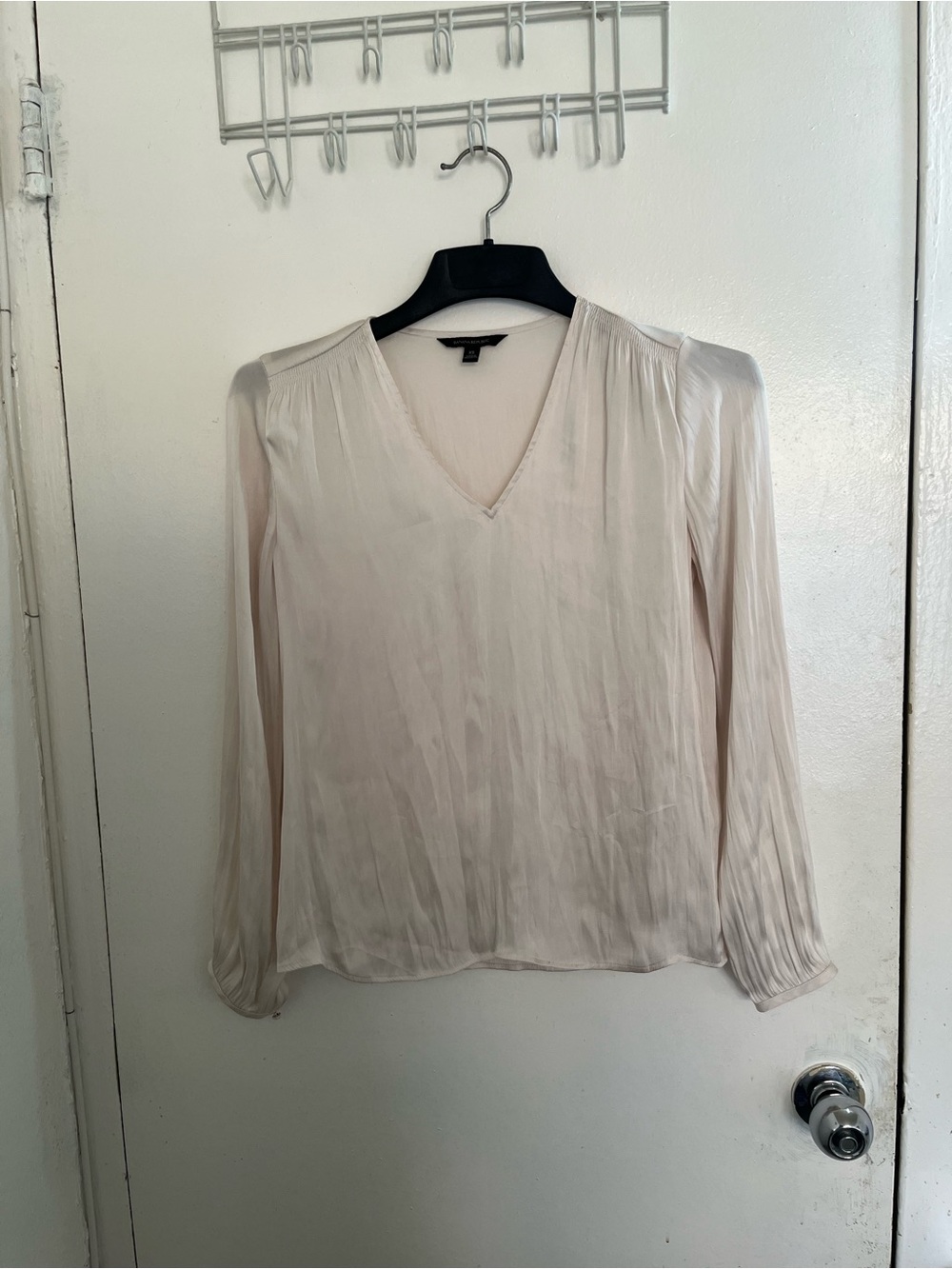 Banana Republic Ivory V-Neck Long Sleeve Blouse